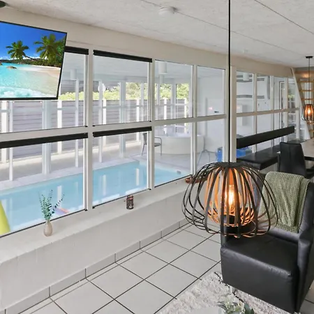 Luxury House With Large Pool By The Sea - Sj309