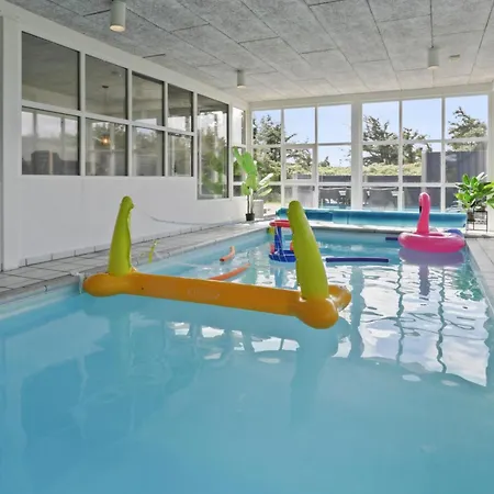בית נופש Luxury House With Large Pool By The Sea - Sj309 *